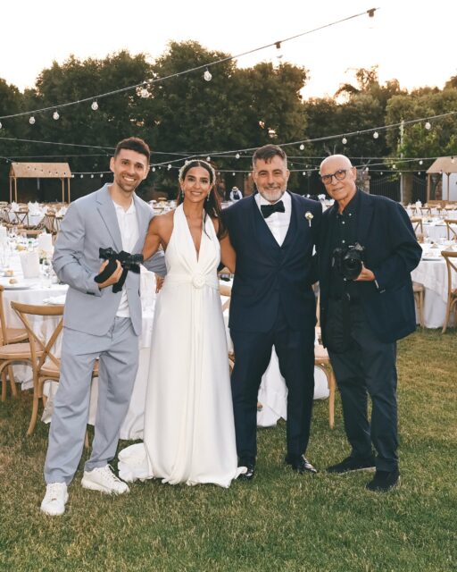 Un onore immenso aver raccontato il vostro giorno. 🤍
Un matrimonio straordinario, con oltre 400 invitati, dove ogni sorriso, ogni abbraccio e ogni emozione hanno dato vita a una festa indimenticabile. Non è stata solo la celebrazione di due persone che si amano, ma una vera festa condivisa con tutte le persone che vi vogliono bene.
Ogni dettaglio è stato curato con eleganza e passione, rendendo questa giornata unica e irripetibile.
Raccontare un evento di questa portata è una grande responsabilità. Essere scelti per custodire ricordi che accompagneranno una famiglia per tutta la vita è il privilegio più grande del nostro lavoro.
Un grazie speciale va anche al mio straordinario team, che con professionalità, passione e dedizione ha lavorato al mio fianco per raccontare ogni istante da ogni prospettiva. Senza di voi, tutto questo non sarebbe stato possibile. ❤️
Grazie agli sposi per la fiducia e per averci fatto sentire parte della vostra storia.
@tenutamoreno @idea_sposa @charme_parrucchieri
#Wedding #WeddingPhotography #DestinationWedding #ItalianWedding PugliaWedding TenutaMoreno FotografoMatrimonio WeddingDay LoveStory Brindisi Puglia WeddingTea
